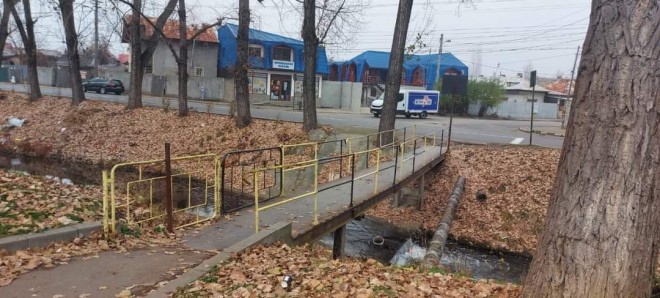 Primaria Ploiesti demareaza lucrarile de reconstruire a doua pasarele si a unui pod peste paraul Dambu