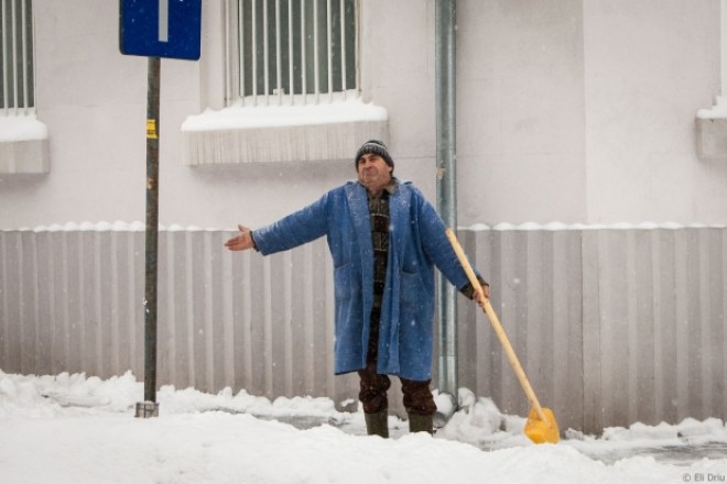 Ce AMENZI riscă ploieștenii care nu îndepărtează zăpada din fața casei sau a firmelor