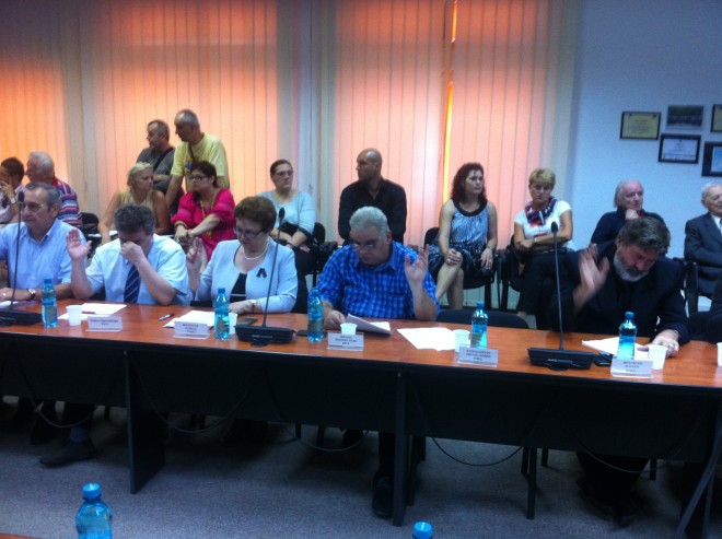 Consiliul Local Ploieşti, convocat în şedinţă extraordinară, după DEMISIA primarului Iulian Bădescu
