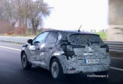 Primele imagini spion cu noua Dacia Sandero (Foto)
