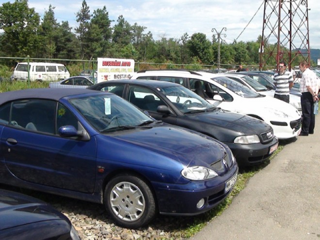Aproape 400.000 de maşini second hand din import au fost înmatriculate în România, în 2021