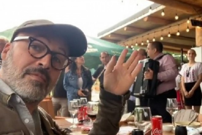 Billy Zane, celebru actor din “Titanic”,petrecere cu lăutari la un han din Prahova