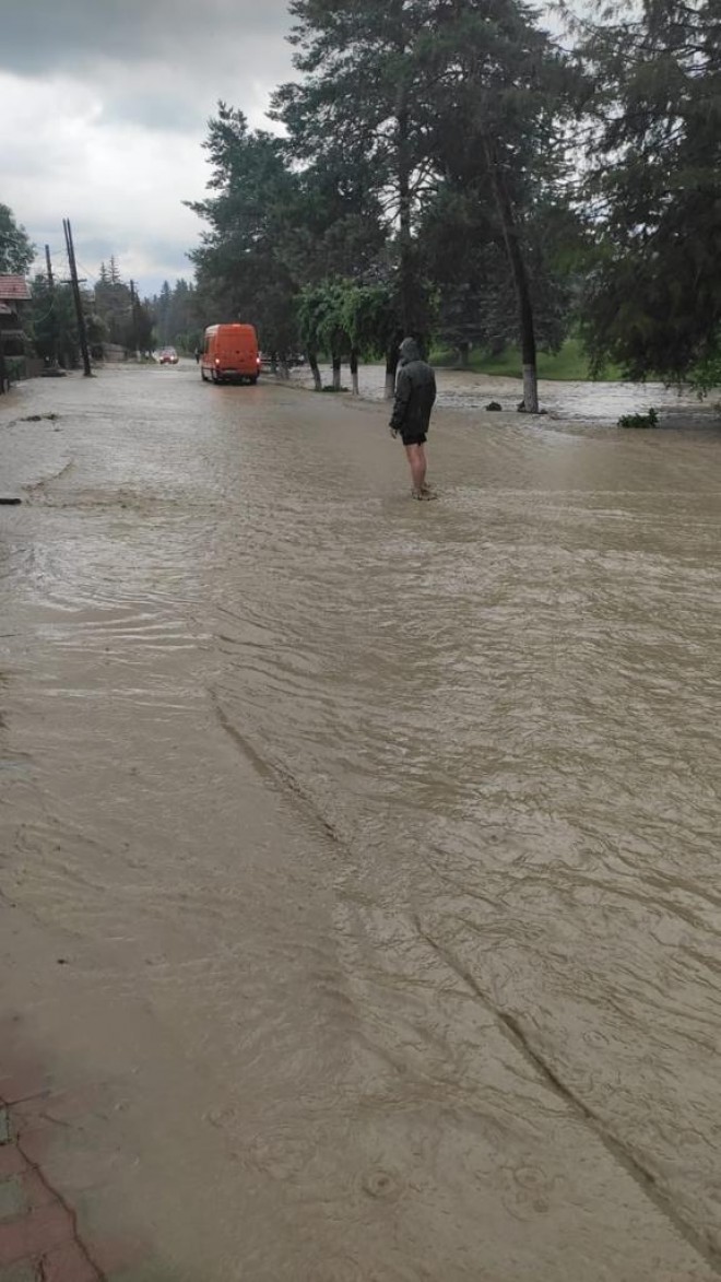 Asa arata orasul Slanic in 2021, dupa ploaie