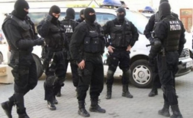 Acțiune în forță a DIICOT: Peste 150 de percheziţii la contrabandisti si politisti care ii protejau