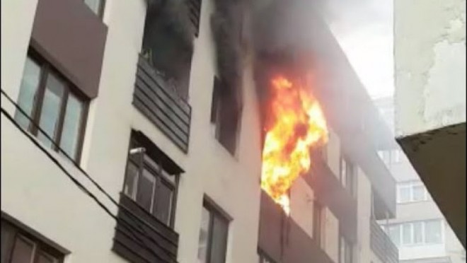 Incendiu violent intr-un apartament din Breaza. 18 locatari s-au autoevacuat