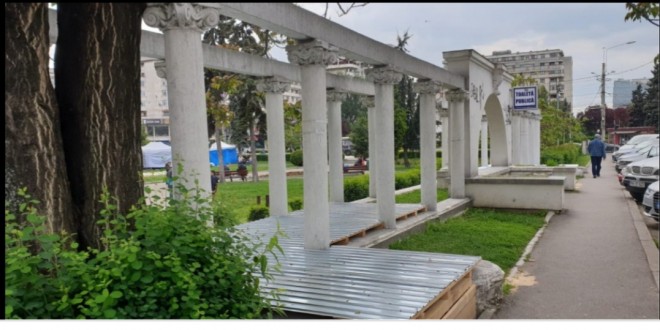 Trei minori au violat o fetita de 10 ani in toaleta publica din zona Halelor, apoi au postat imaginile pe Facebook