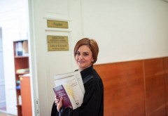 Judecătorul Adriana Stoicescu: „Vaccinul se cheamă iubire de țară, dar noi avem bicarbonatul de sodiu”