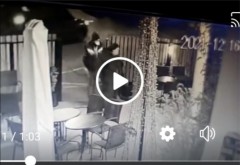 Femeia si barbatul care au furat mese si scaune de pe terasa lui Dragos Patraru au fost prinsi. Mobilierul, recuperat
