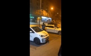 Drifturi urmate de accident în centrul Ploieștiului, noaptea trecută: Momentul în care șoferul teribilist lovește o altă mașină cu pasageri