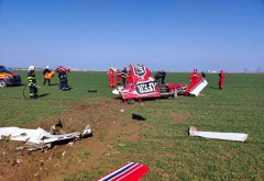 ALERTA! Un avion de acrobatie s-a prabusit pe un teren din Strejnic. Pilotul a murit pe loc