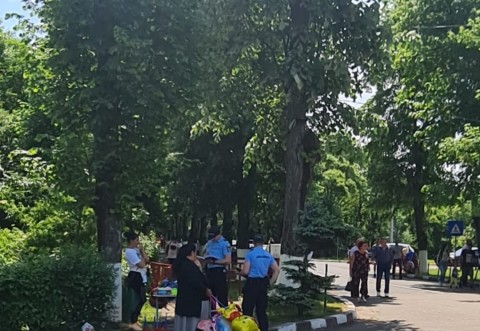 Noi controale in parcul Bucov, la vanzatorii ambulanti de E-uri!