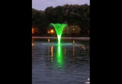 SGU a montat o fantana arteziana iluminata, pe lacul de la Sala Sporturilor