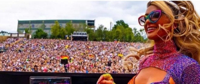 Paris Hilton vine în România - Pe ce sumă va mixa la Festivalul IntenCity din Craiova