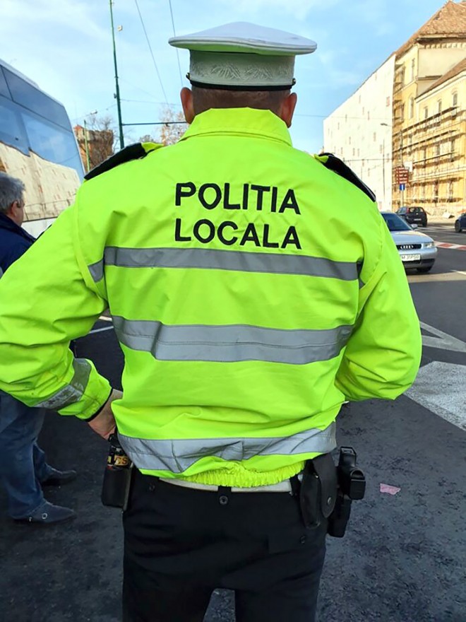 Ploiesti/ Un politist local a fost batut de un sofer enervat ca i s-au cerut actele la control