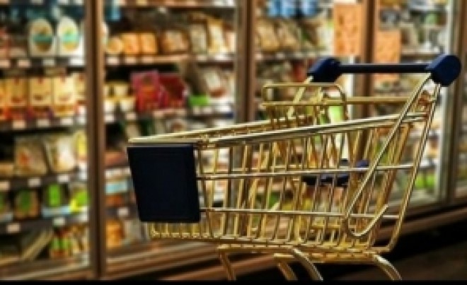 Bataie de joc! Motivul pentru care se scumpesc produsele în România: magazinele recunosc că fac speculă și cresc prețurile preventiv