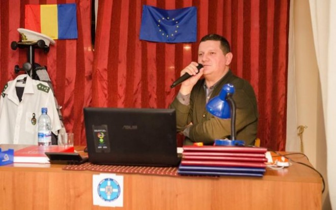 Un fost poliţist din Ploiești şi-a deschis restaurant şi s-a făcut actor de stand-up comedy