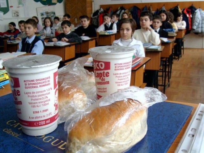 Anuntul Prefecturii Prahova: Incepand de azi, laptele distribuit elevilor va fi doar de tip &quot;UHT&quot;