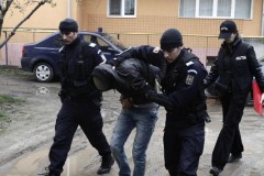 Patru tineri din Prahova au fost prinşi de jandarmi în timp ce furau dintr-un TIR