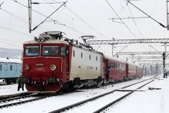 Trenurile de călători circulă cu restricţii de viteză, din cauza zăpezii