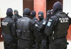 Ce au gasit politistii la cămătarii din Prahova. 10 persoane, duse la audieri