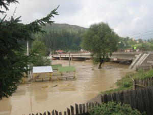 Cod Portocaliu de inundații pe râuri din 10 județe, până sâmbătă la prânz