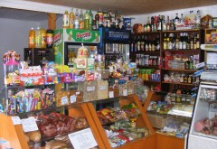 Ţigări, fructe şi legume, CONFISCATE dintr-un magazin din Chiojdeanca