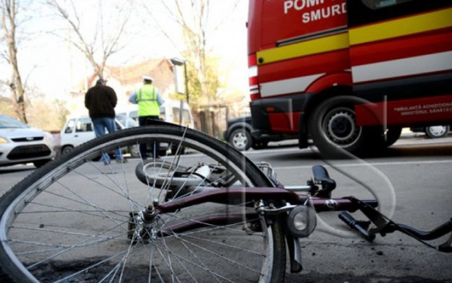 Accident stupid, la Varbilau. Un biciclist A MURIT dupa ce a cazut si s-a lovit cu capul de o piatra
