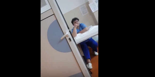 SCANDALOS! Infirmiere filmate în timp ce mănâncă semințe lângă un pacient cu arsuri, care le cere ajutorul