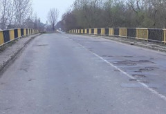Scrisoarea cititorului/ &quot;Asa arata podul care face legatura intre Gherghita si Draganesti. Ne rupem masinile!&quot;