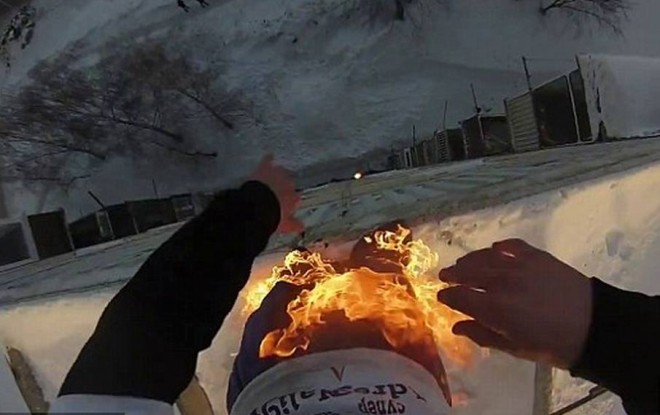 Si a Dat Foc S a Aruncat De Pe Un Bloc De 9 Etaje Si A Filmat Totul 