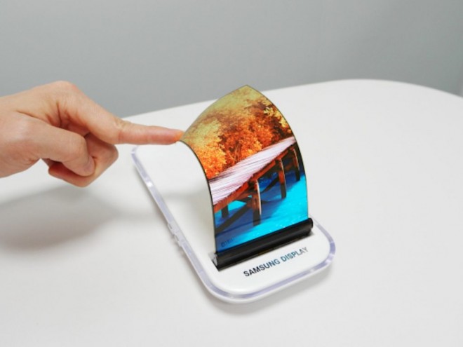 Gadgeturi pentru 2019. telefonul cu ecran flexibil și camere integrate în ecrane
