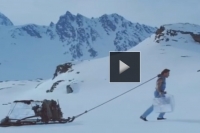  VIDEO Van Damme UIMESTE din nou! O noua reclama EPICA, filmata in muntii din Romania! Ce nebunie face de data asta 