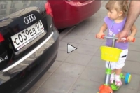 ADORABIL! O fetiţă de doi ani recunoaşte toţi producătorii de automobile (VIDEO)