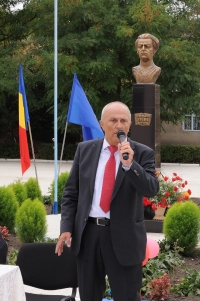 Mircea Cosma a dezvelit bustul lui Constantin Stere in Republica Moldova GALERIE FOTO