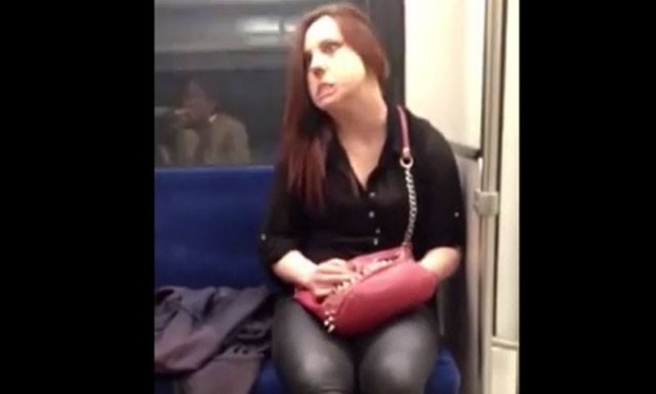 HALUCINANT! O tânără POSEDATĂ se transformă în timp ce merge cu metroul. Urmarea este INCREDIBILĂ! (VIDEO) 
