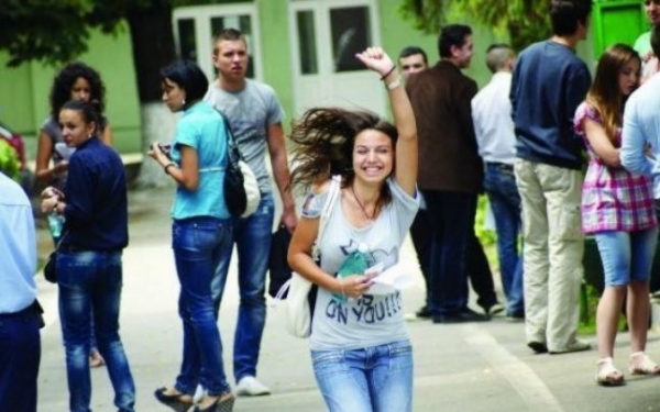BACALAUREAT 2014. 2.000 de absolvenţi de liceu din Prahova nu s-au înscris la BAC 