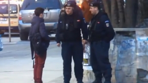 Ce le-a făcut puştiul ăsta jandarmilor în Bucureşti depăşeşte orice imaginaţie VIDEO