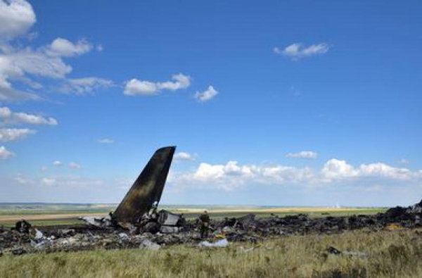 Boeing 777, PRĂBUŞIT în Ucraina, la graniţa cu Rusia. Cele 298 de persoane de la bord au murit