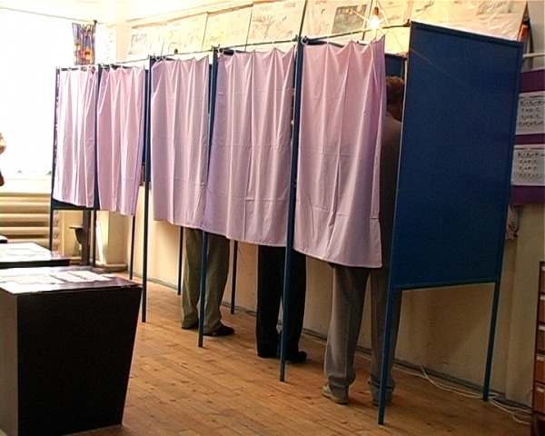 Incredibil: PNL a amenajat sectii de votare in case particulare