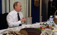 Mâncarea lui Vladimir Putin este degustată de un profesionist, pentru a nu fi otrăvit