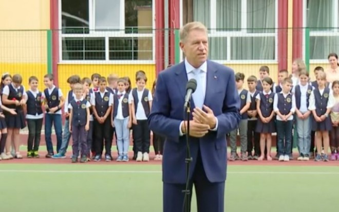 Ce spune președinția în cazul copiilor folosiți pentru imaginea lui Iohannis, la Buzău: A fost un demers spontan, din dorința copiilor și a profesorilor de a interacționa cu Președintele României