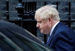 Boris Johnson a demisionat din funcția de lider al Partidului Conservator, dar rămâne premier până în toamnă