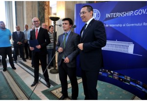 Victor Ponta invită tinerii la cea de-a treia ediție a programului INTERNSHIP organizat de Guvern