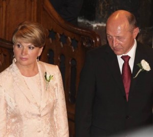 Băsescu, glumă savuroasă pe tema DIVORȚULUI de Maria Băsescu
