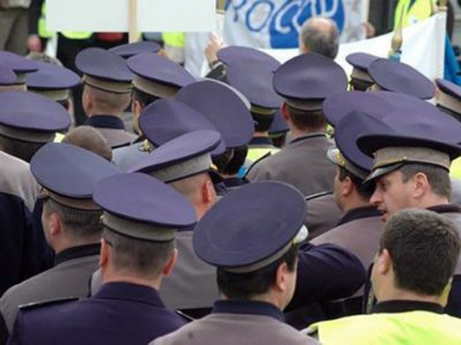 Toate sindicatele din Poliție îl apără pe Oprea