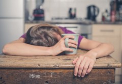 Sfatul psihoterapeutului: Ce trebuie să faci dacă eşti tot timpul obosit şi nu dormi bine