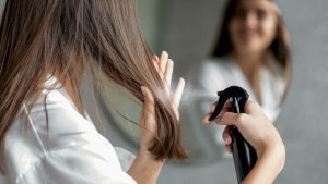 Produsele pentru îndreptarea părului, asociate cu un risc crescut de cancer uterin. Ce au descoperit cercetătorii