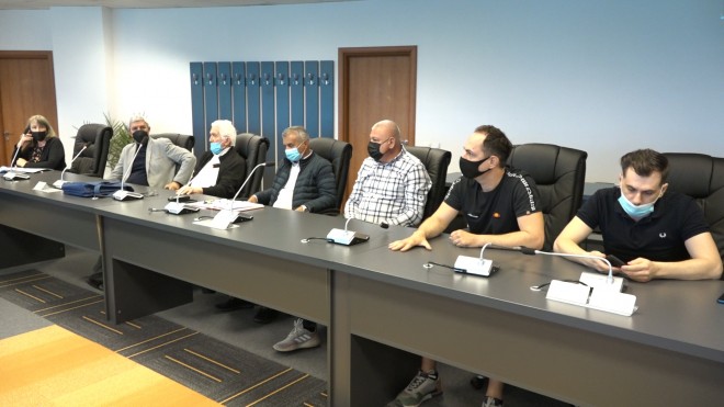 Nu se doreşte drept de veto pe întreg clubul