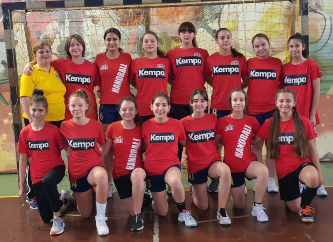 Fetele și băieții luptă pentru calificarea la turneele finale