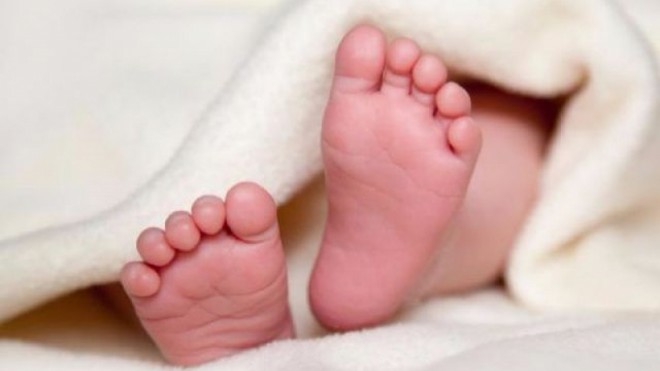 O femeie a vrut să își vândă fiica nou-născută pentru o pereche de cizme